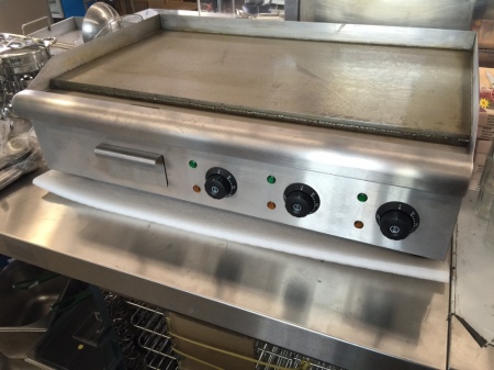 Electric Griddle Plate 9Kw 760 x 400mm of cooking surface with thermostatically controlled zones
