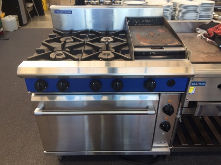 Blue Seal GE56C 4 Open burners with 300mm of Griddle Plate on Electric Convection Oven