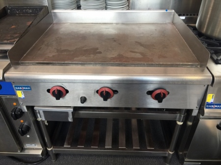 GasMax Gas Griddle 900mm on leg stand