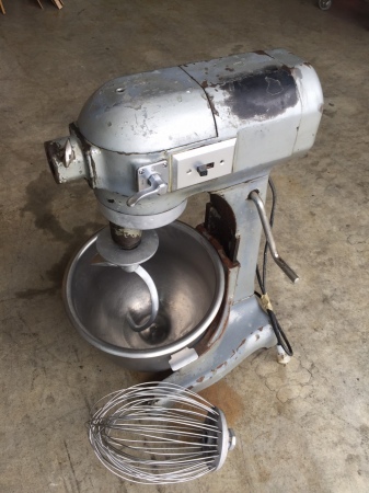 Hobart 20 Quart Planetary Mixer with Hook & Wisk